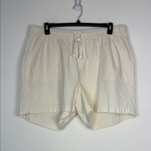 Lane Bryant Off White Linen Blend Midi Shorts. Size 18. NWT. Pull on. Pockets.